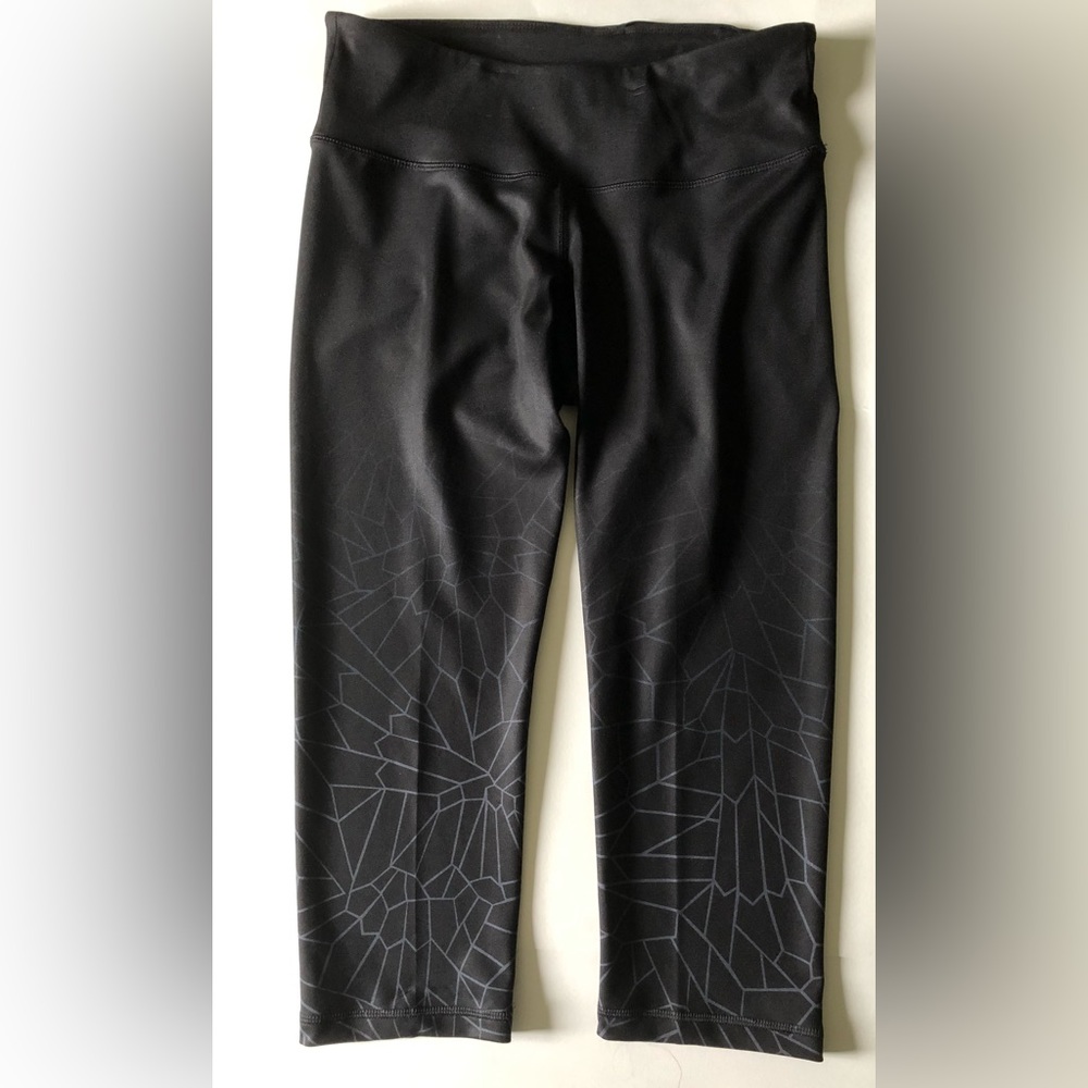 Old Navy Active Capri Leggings Black with Web-like Design Women's Size Medium